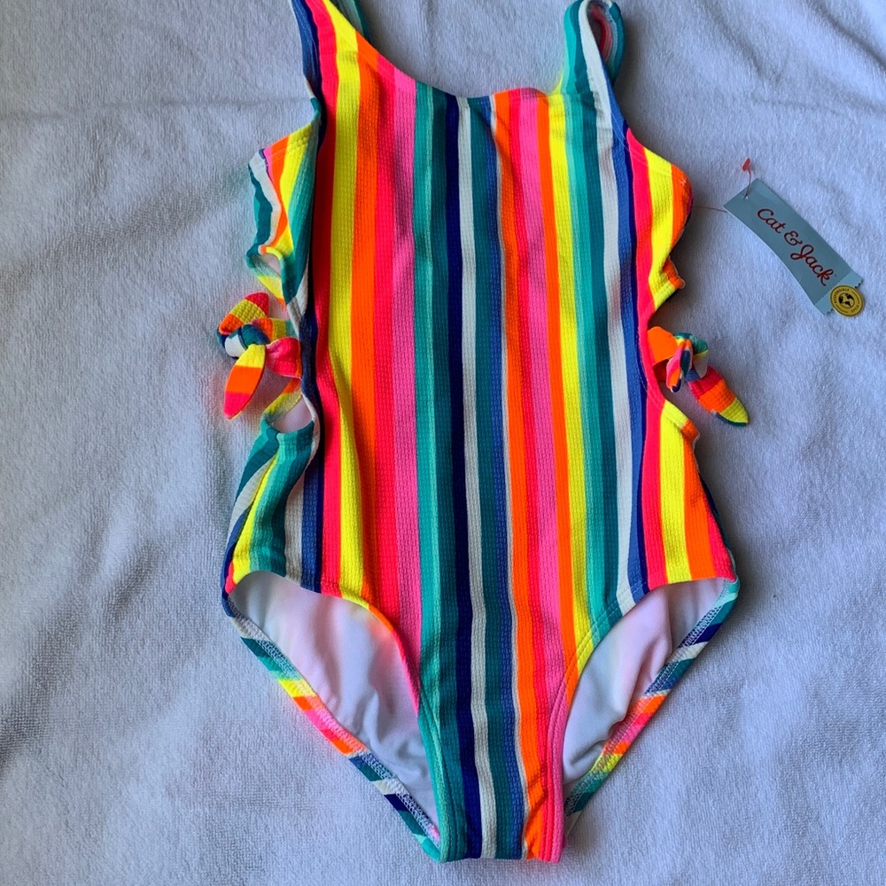 Cat and Jack swimsuit size M ( 8 )
One piece